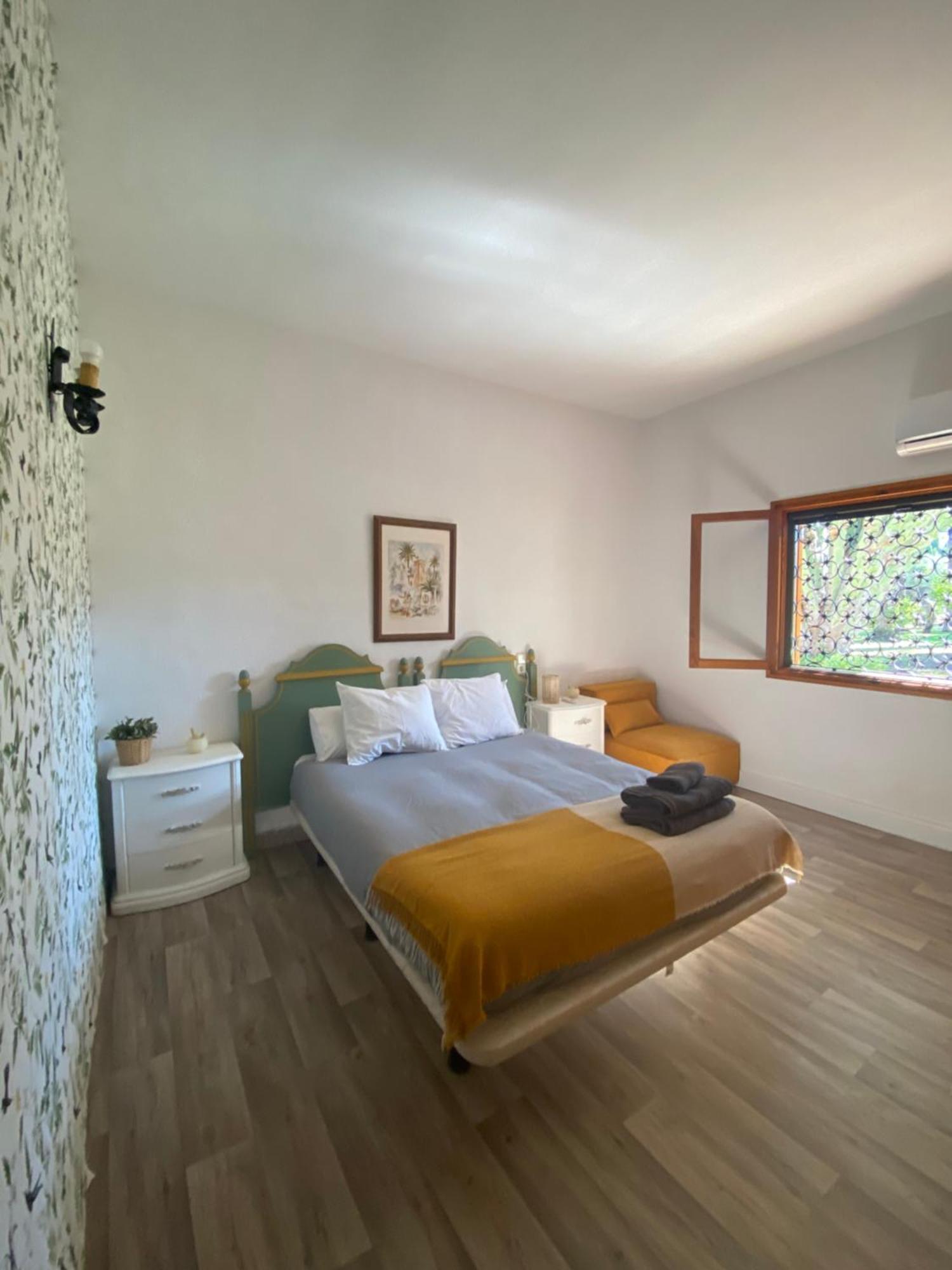 Bed and Breakfast Pink Lemon House Ельче Екстер'єр фото
