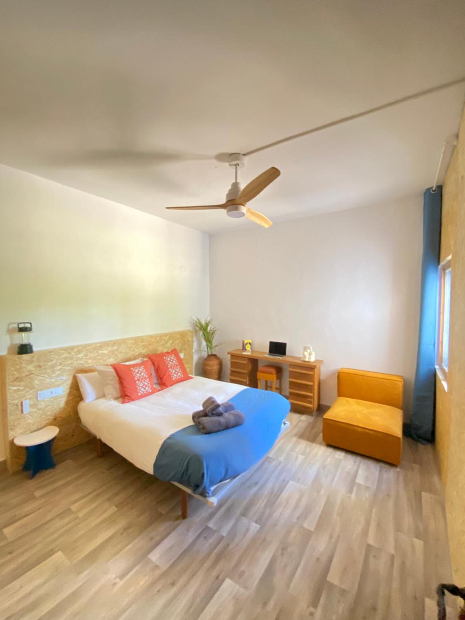Bed and Breakfast Pink Lemon House Ельче Екстер'єр фото